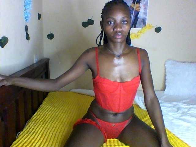 Luna-Noir live cam on BongaCams