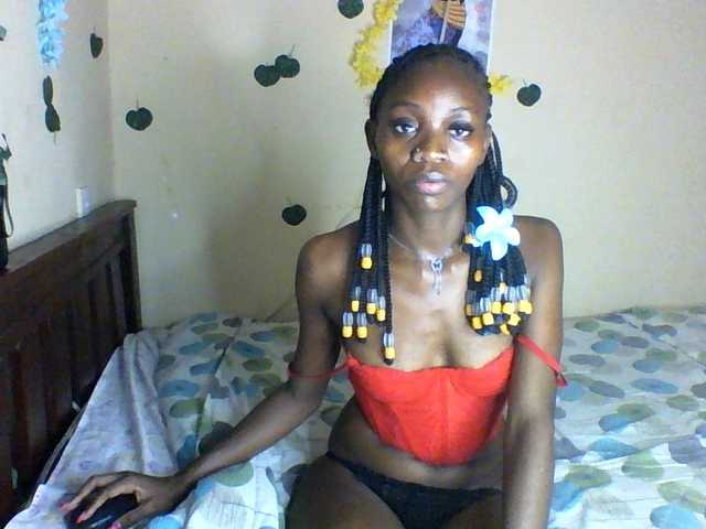 Luna-Noir live cam on BongaCams