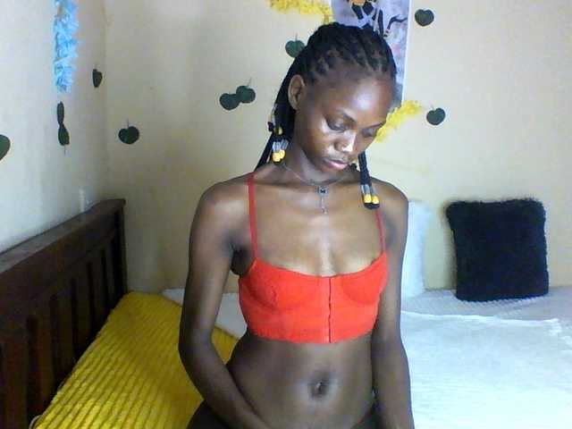 Luna-Noir live cam on BongaCams