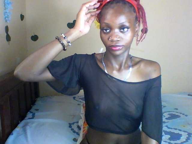 Luna-Noir live cam on BongaCams