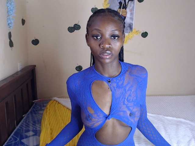 Luna-Noir live cam on BongaCams