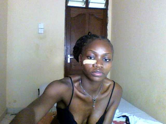 Luna-Noir live cam on BongaCams