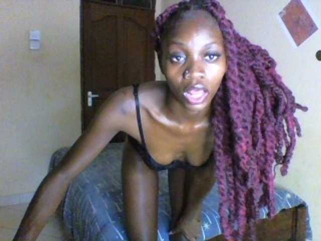 Luna-Noir live cam on BongaCams