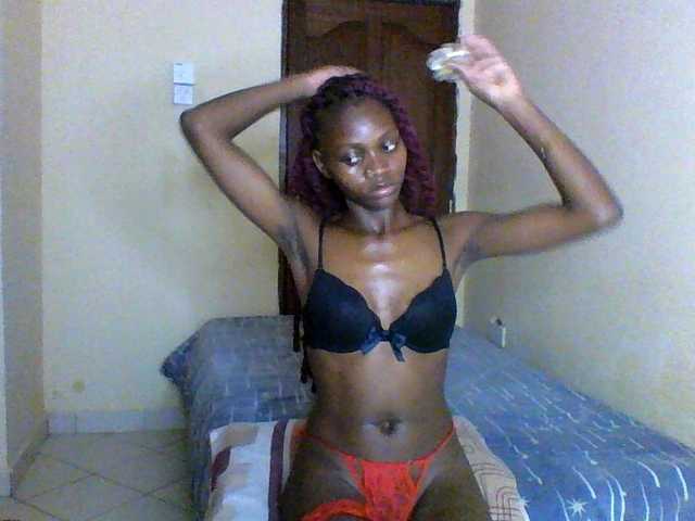 Luna-Noir live cam on BongaCams
