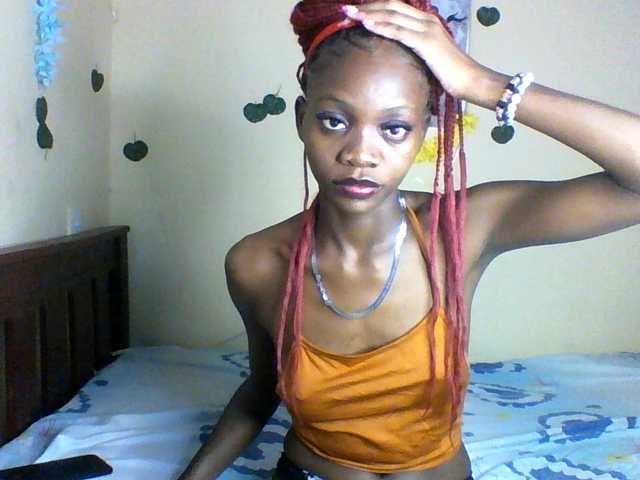 Luna-Noir live cam on BongaCams