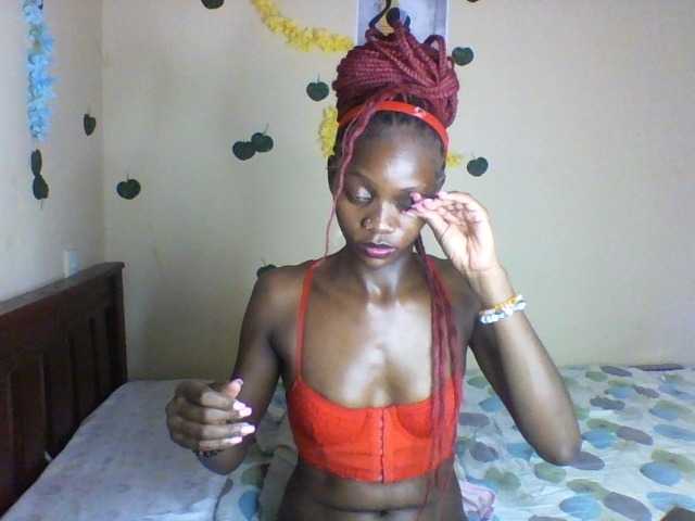 Luna-Noir live cam on BongaCams