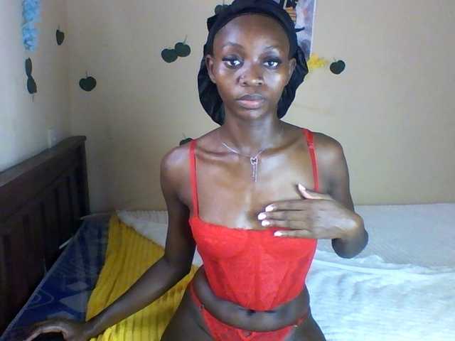 Luna-Noir live cam on BongaCams