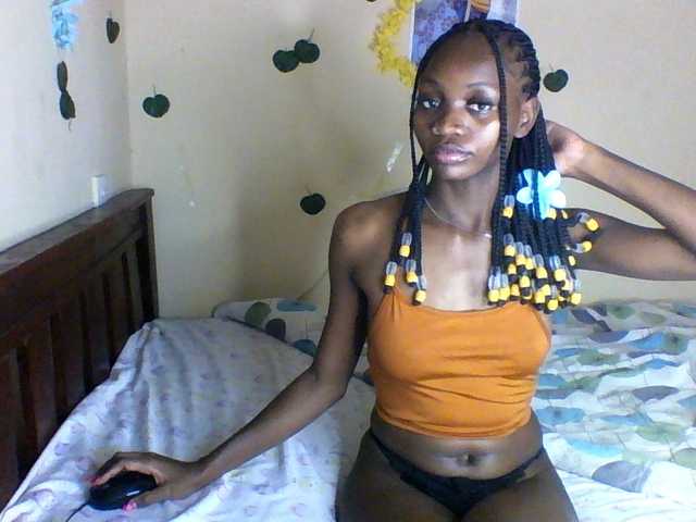 Luna-Noir live cam on BongaCams