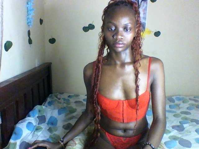 Luna-Noir live cam on BongaCams