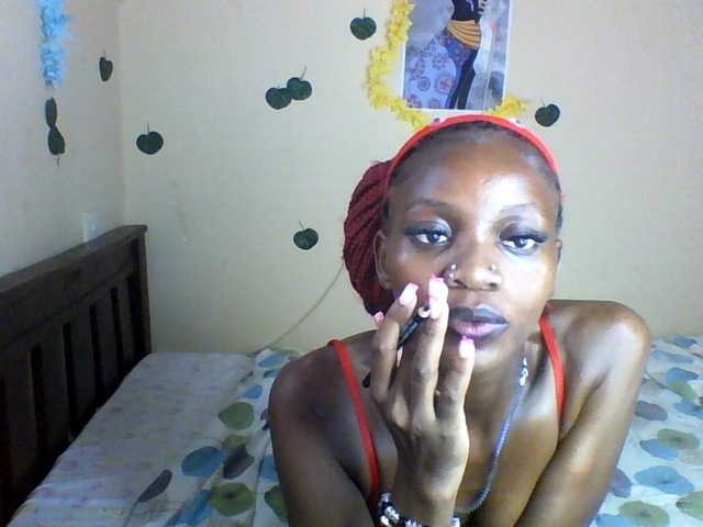 Luna-Noir live cam on BongaCams