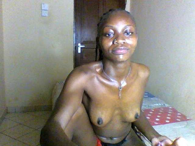 Luna-Noir live cam on BongaCams