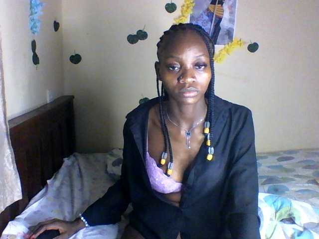 Luna-Noir live cam on BongaCams