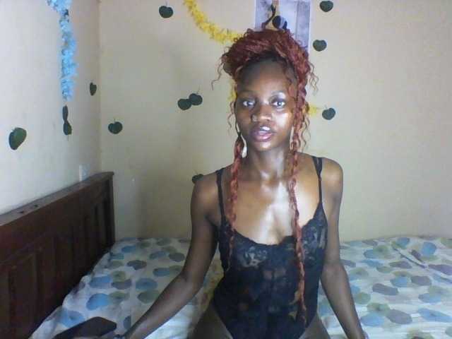 Luna-Noir live cam on BongaCams