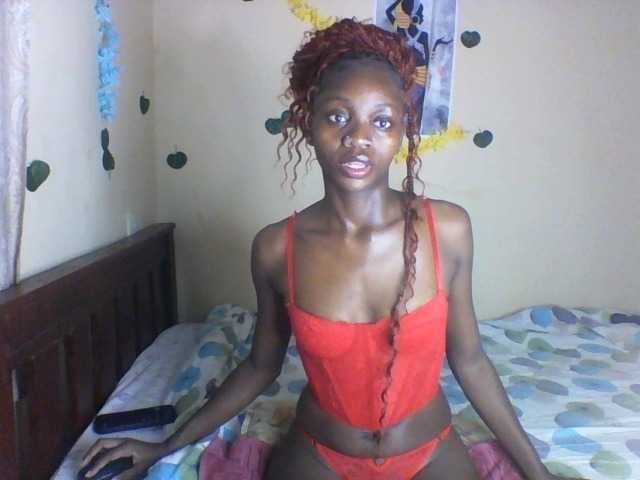 Luna-Noir live cam on BongaCams