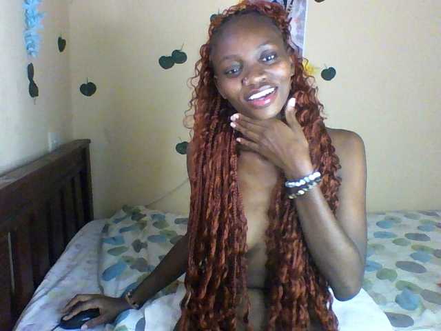 Luna-Noir live cam on BongaCams