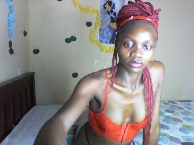 Luna-Noir live cam on BongaCams