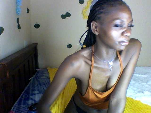 Luna-Noir live cam on BongaCams