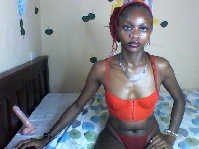 Luna-Noir live cam on BongaCams