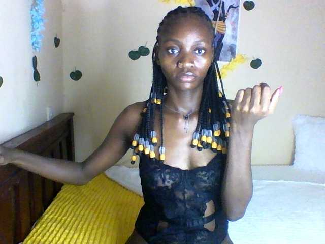 Luna-Noir live cam on BongaCams