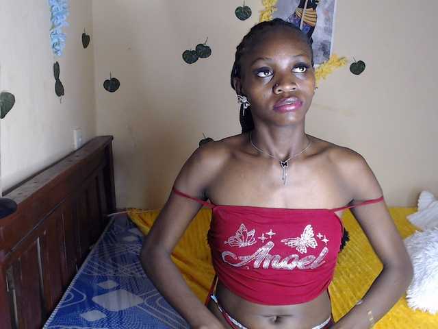 Luna-Noir live cam on BongaCams