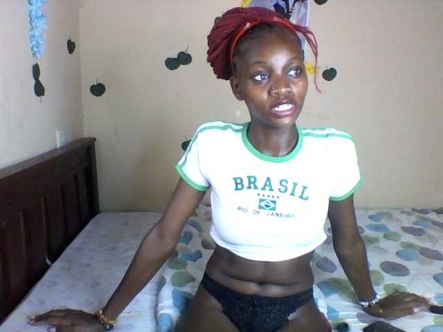 Luna-Noir live cam on BongaCams