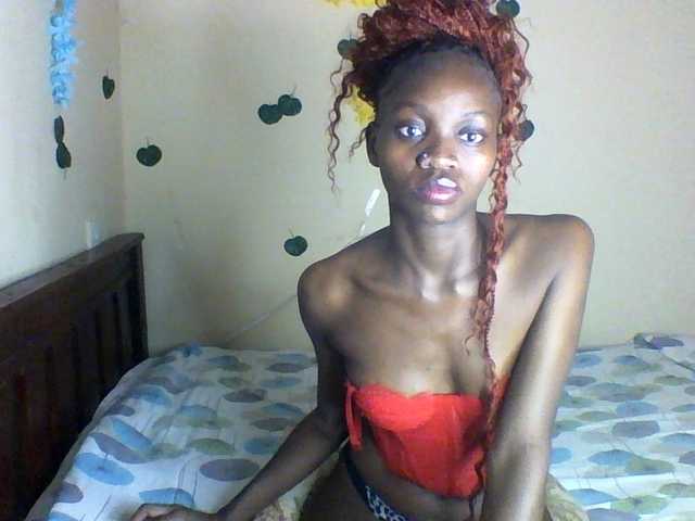 Luna-Noir live cam on BongaCams