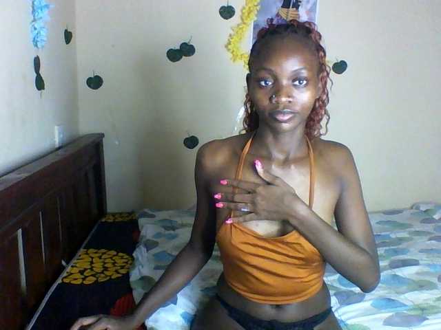 Luna-Noir live cam on BongaCams