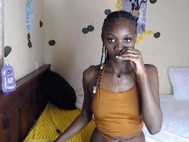 Luna-Noir live cam on BongaCams