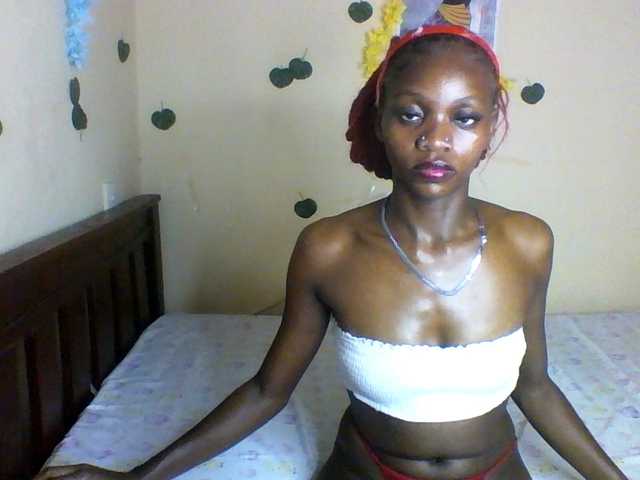 Luna-Noir live cam on BongaCams