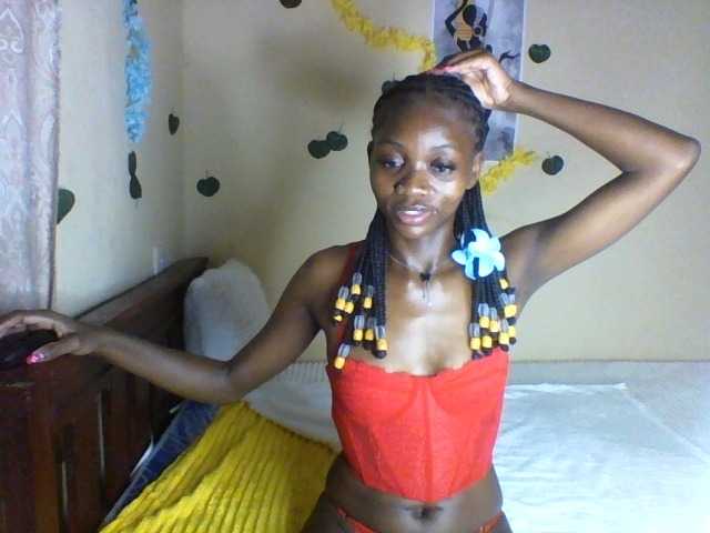 Luna-Noir live cam on BongaCams