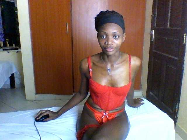 Luna-Noir live cam on BongaCams