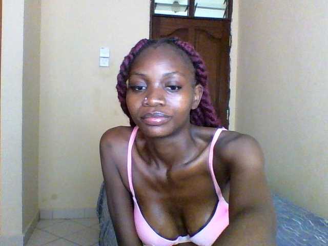 Luna-Noir live cam on BongaCams