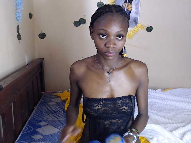 Luna-Noir live cam on BongaCams