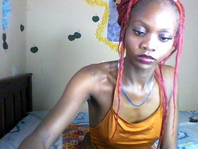 Luna-Noir live cam on BongaCams