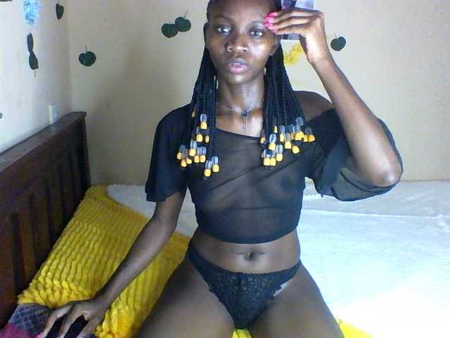 Luna-Noir live cam on BongaCams