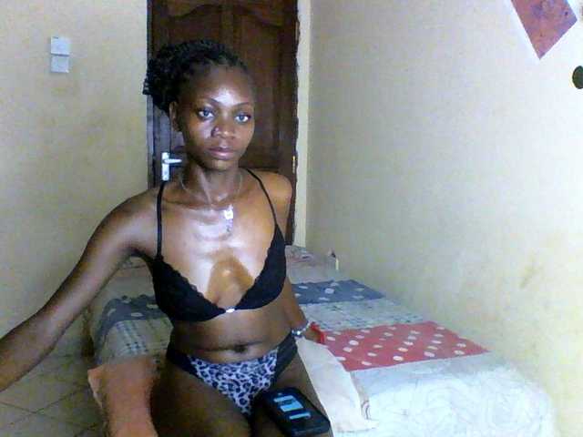 Luna-Noir live cam on BongaCams