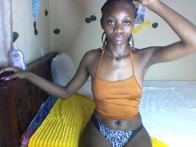 Luna-Noir live cam on BongaCams
