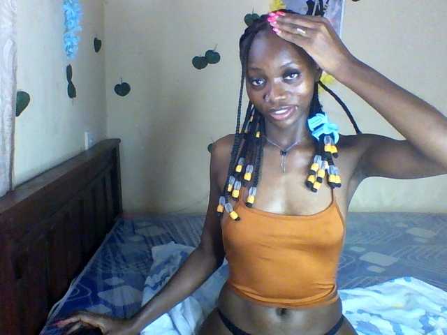 Luna-Noir live cam on BongaCams