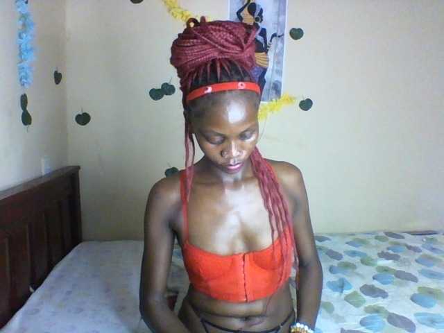 Luna-Noir live cam on BongaCams