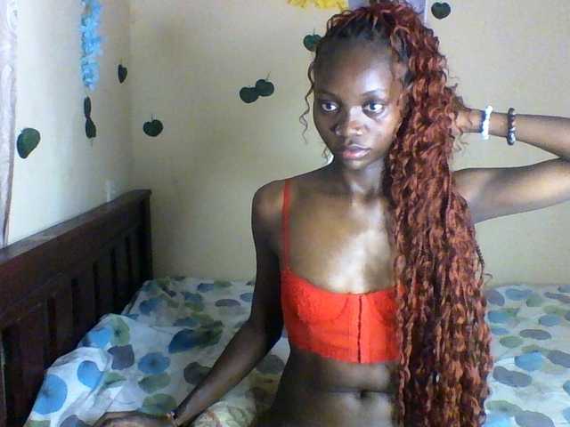 Luna-Noir live cam on BongaCams