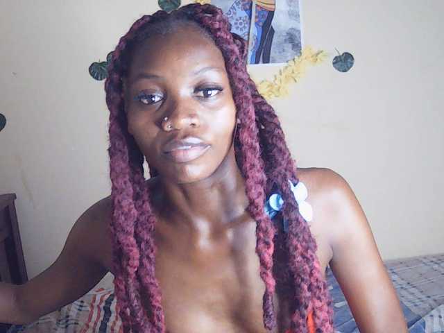 Luna-Noir live cam on BongaCams