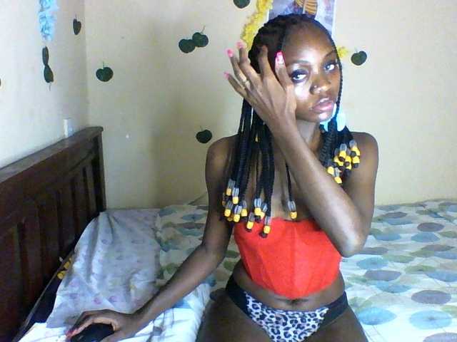 Luna-Noir live cam on BongaCams
