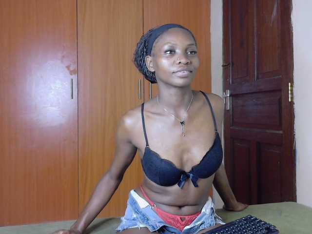 Luna-Noir live cam on BongaCams