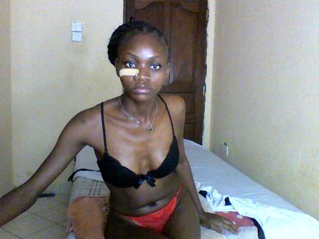 Luna-Noir live cam on BongaCams