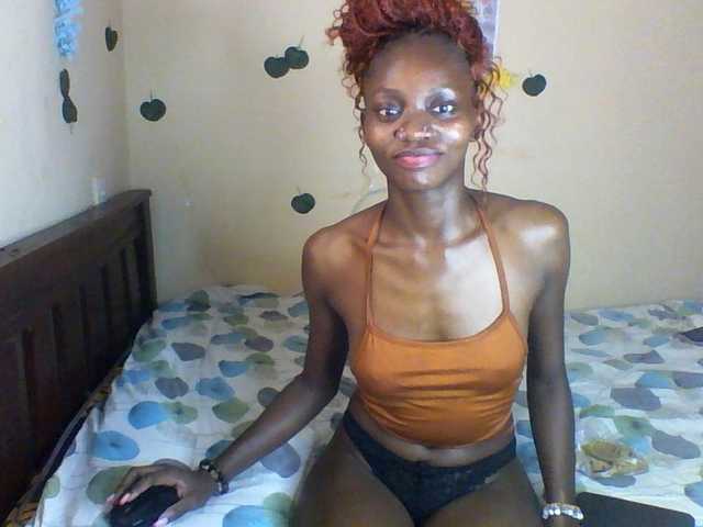 Luna-Noir live cam on BongaCams