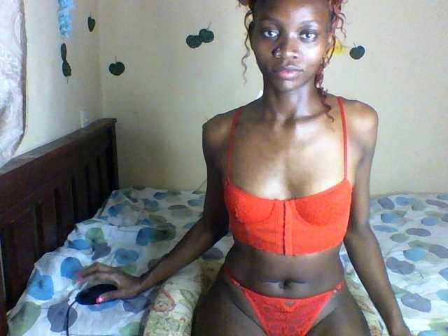 Luna-Noir live cam on BongaCams