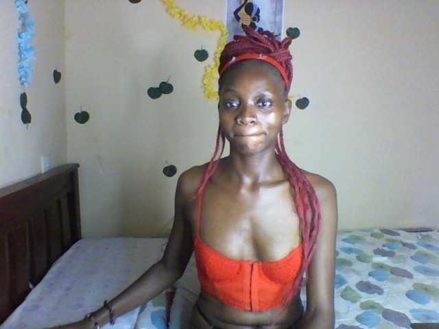 Luna-Noir live cam on BongaCams