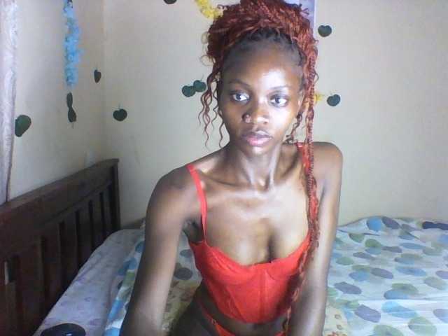 Luna-Noir live cam on BongaCams