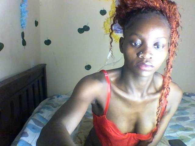 Luna-Noir live cam on BongaCams