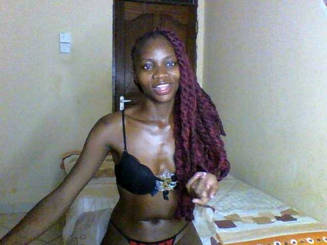 Luna-Noir live cam on BongaCams